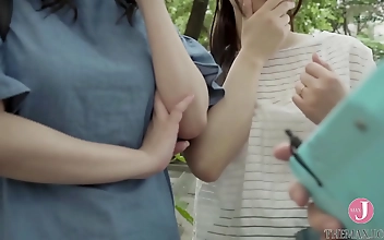 高清 Hot Japanese Temptress With Large Breasts Teases and