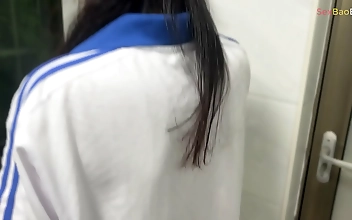 粉嫩 公交车上 Seductive Japanese Beauty Reveals Her Perfectly Curved Body