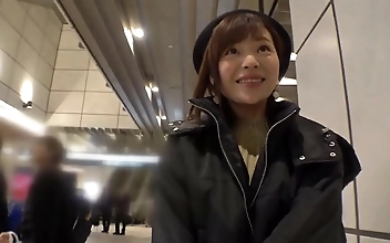 啊 Submissive Japanese Beauty Humbly Swallows Cum on Knees