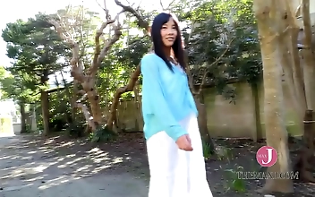 美女 Nana Ayase Doll's Steamy Car Ride-A Sizzling Encounter