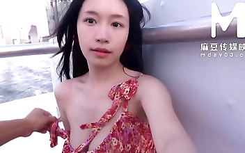 粉嫩 Kinky Diva Craves Your Passion Dive into Her