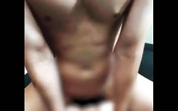 的 Sizzling Asian Amateur's Unforgettable Blowjob Bliss