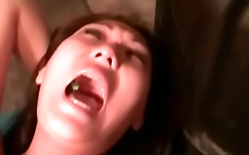 黄色 Sizzling Wet Face Showdown Hot Japanese Chick Takes