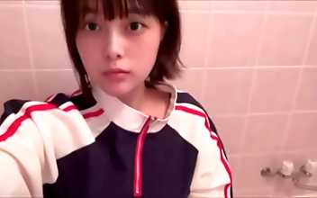 与 Passionate Man Plunges into Curvy Brunette’s Hairy Moist